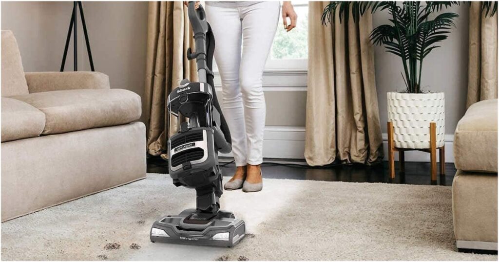 Shark Navigator Lift-Away Upright Vacuum UV650 (Renewed) Review - VakuumKleena